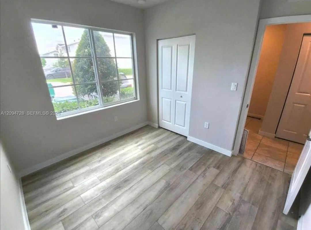 3 bed, 1425 sqft, $2,400 — Photo 3