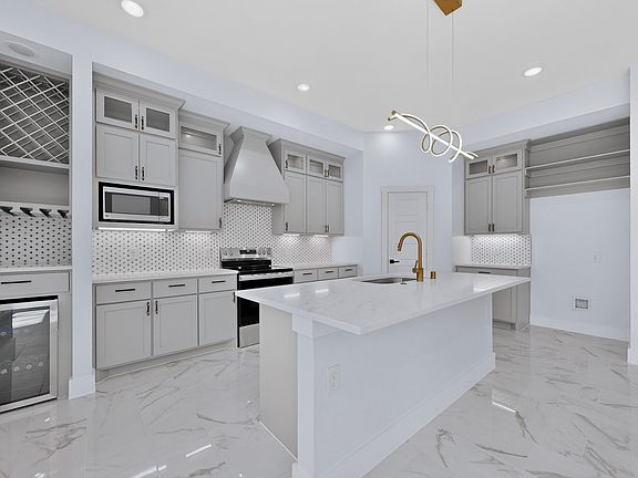 4th image of 102 Redondo Dr