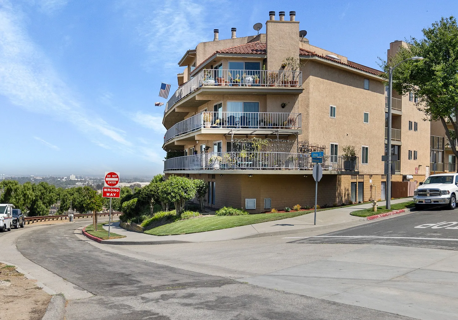 2700 E Panorama Dr — Photo 2