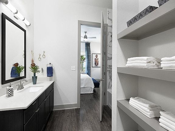 4th image of 632 N Eldridge Pkwy #229.1