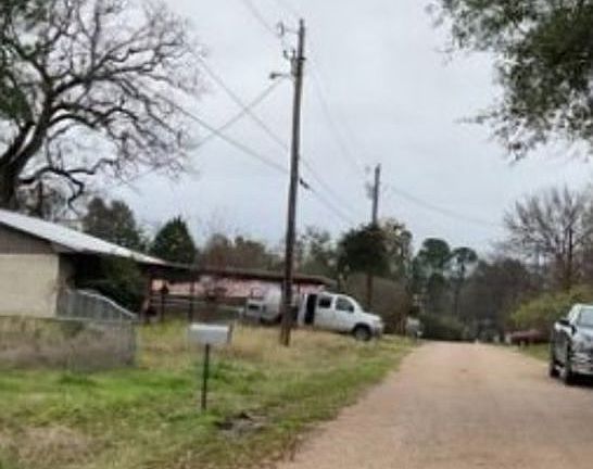 Exterior Neighborhood (street photo)