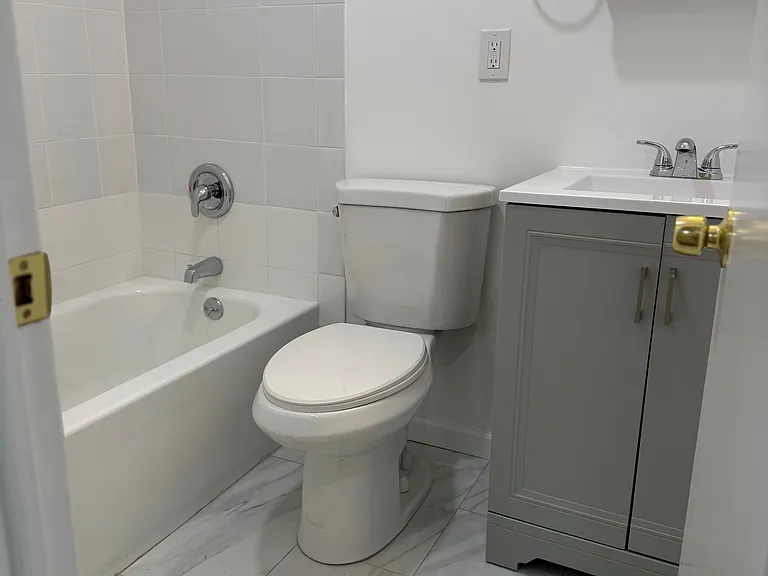 27 Fairfield Ave #A2 — Photo 5