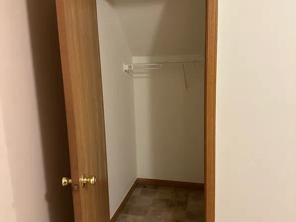5558 Tall Pines Pkwy APT 3, Roscoe, IL 61073