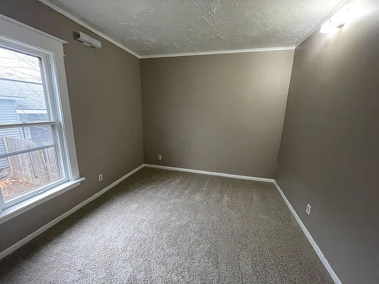 239 Ann St NE — Photo 4