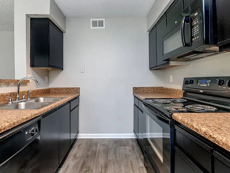Summerlake Apartments — Photo 32