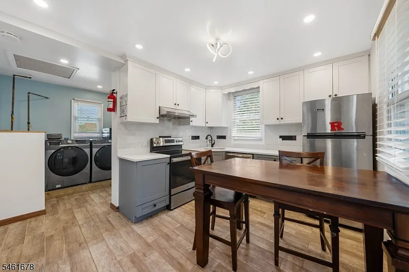 1 bed, 1.0 bath, $1,900 — Photo 3