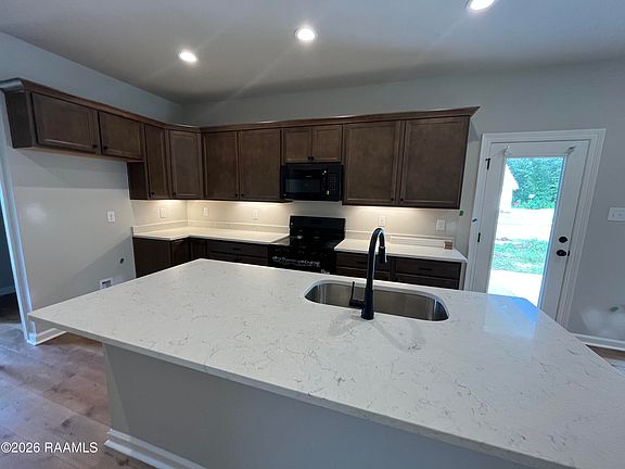 2nd image of 113 Yorktown Ct