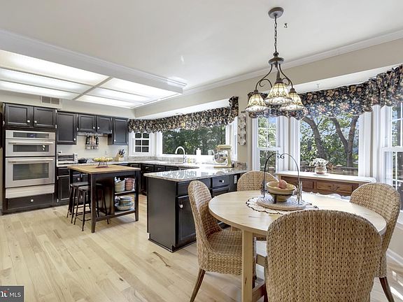 3rd image of 13 Larkwood Ct