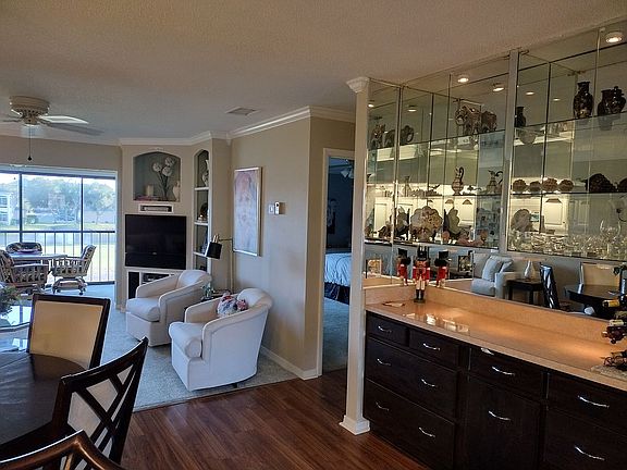 5th image of 742 Avenida Estancia #106
