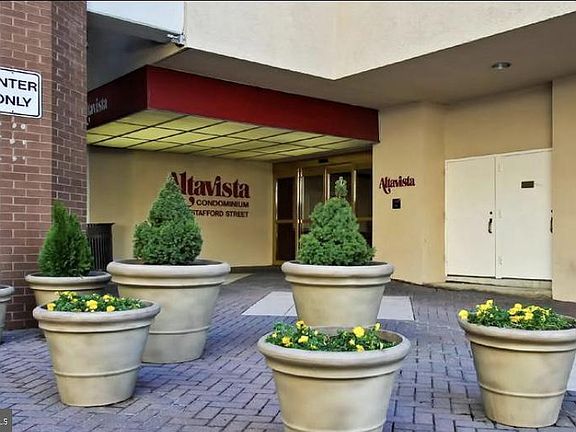 3rd image of 900 N Stafford St APT 2521