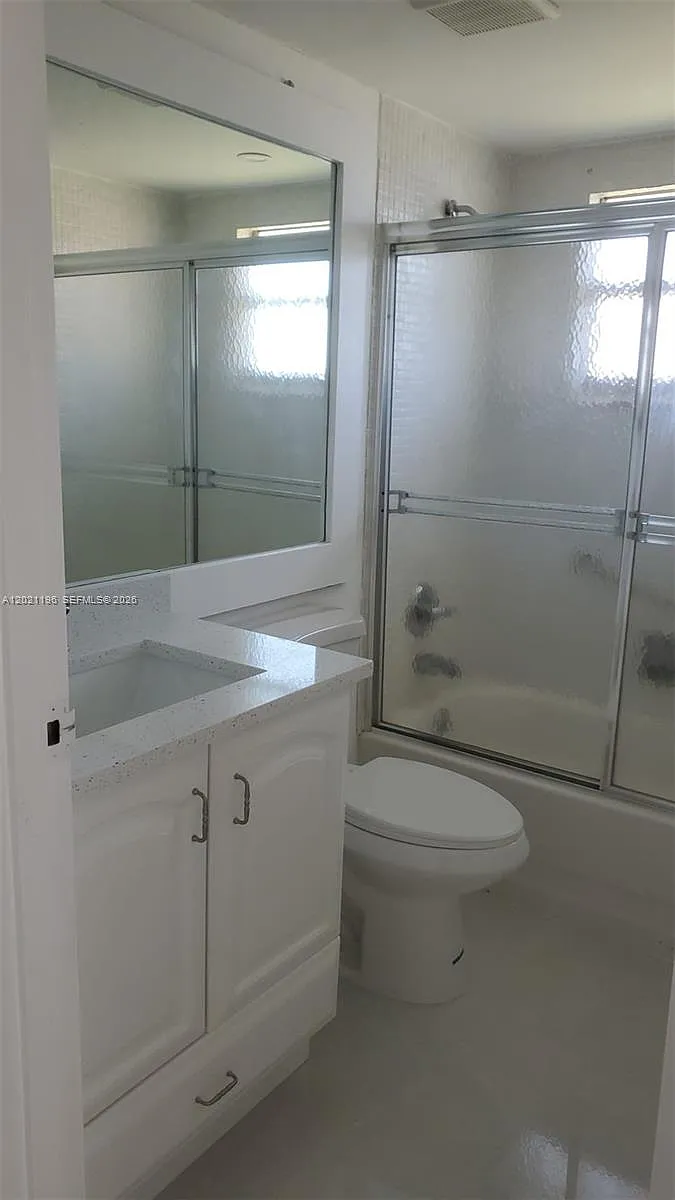 Building Photo - 513 Brittany Ave E #513-K