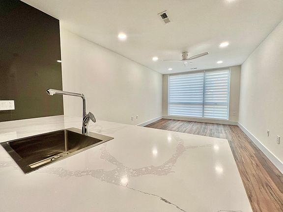 5th image of 4900 Spruce St #315