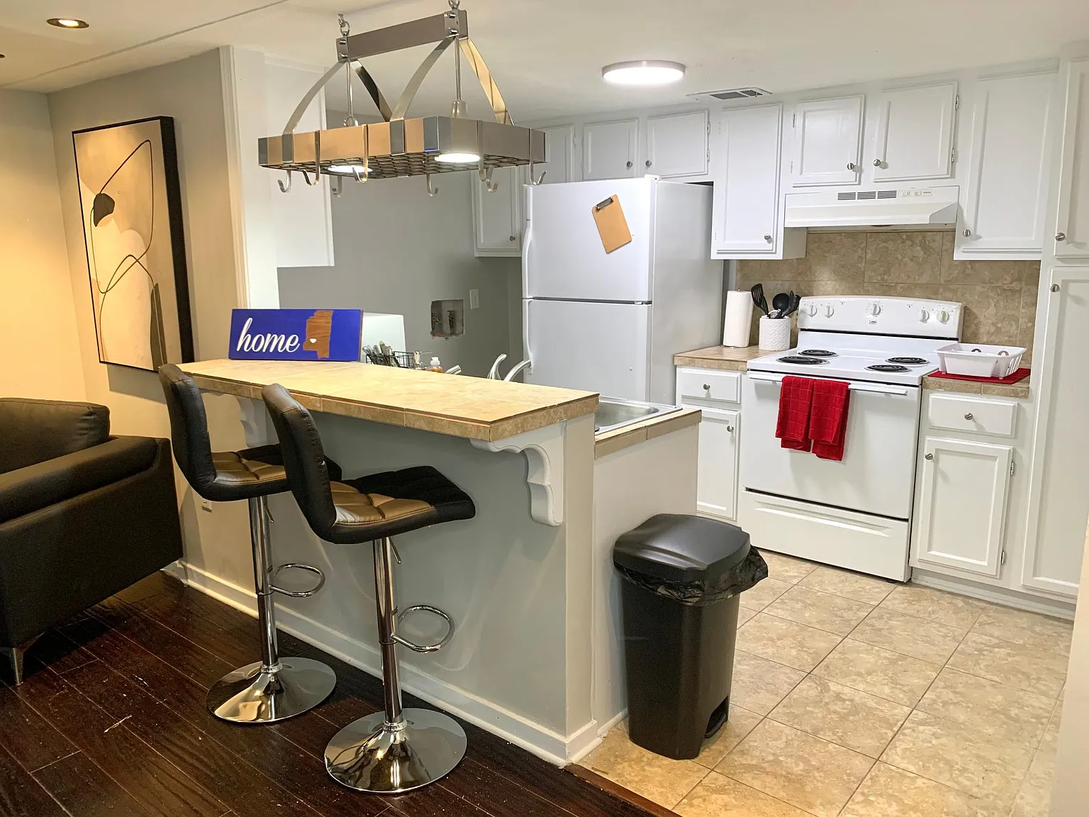 3 bed, 1350 sqft, $3,800 — Photo 2