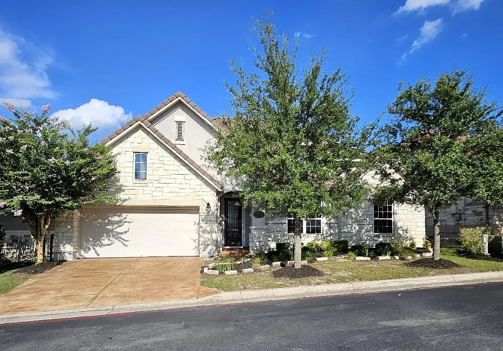 3 bed, 2.0 bath, 2013 sqft, $3,000 — Photo 1