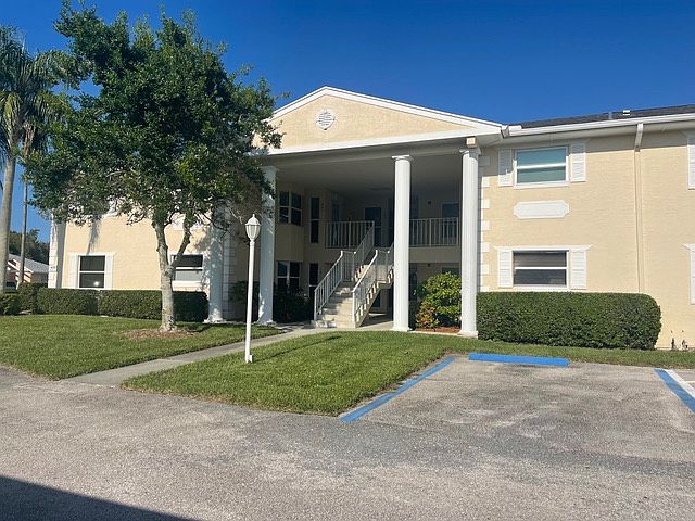 1st image of 600 E Lake Jasmine Cir