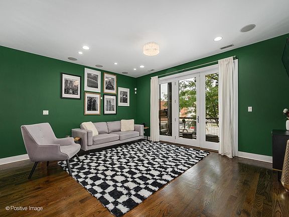 4th image of 3559 W Montrose Ave #1W