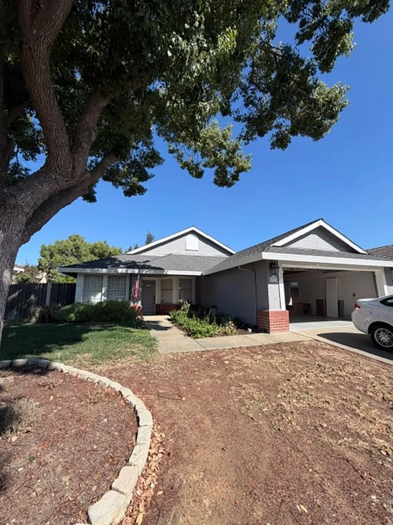 Beautiful 3 Bedroom and 2 Bathroom Home in Elk Grove $3,000.00 — Photo 1