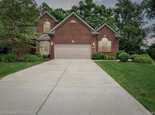9566 Kingsway Cir, Clarkston, MI