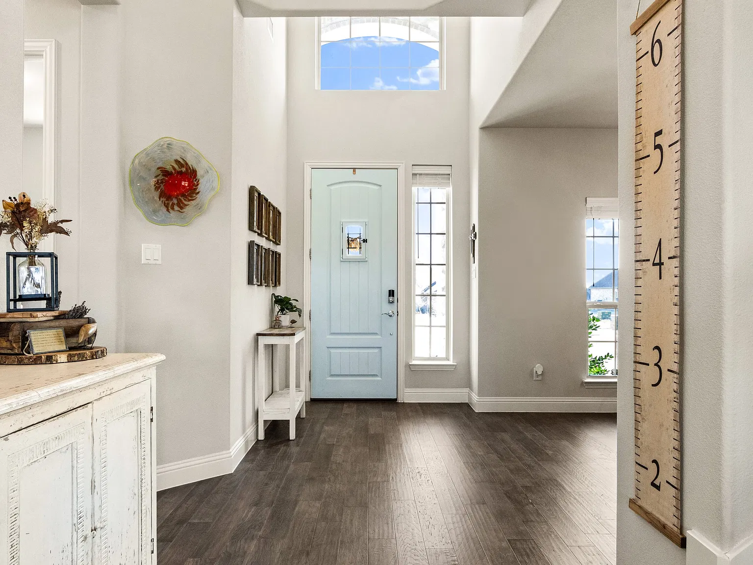 5 bed, 2950 sqft, $4,000 — Photo 2