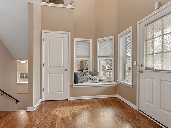 4th image of 24826 Michele Dr