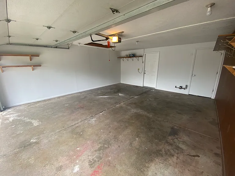 100 Willow Way — Photo 2