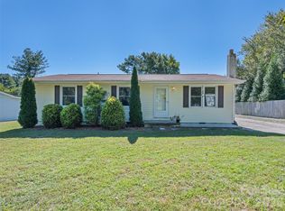 1188 Eastbrook Dr, Hendersonville, NC 28792