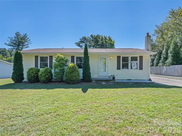 1188 Eastbrook Dr, Hendersonville, NC 28792