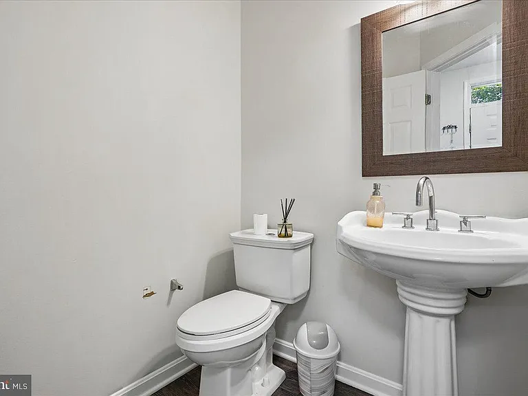 3802 Koval Ln — Photo 10