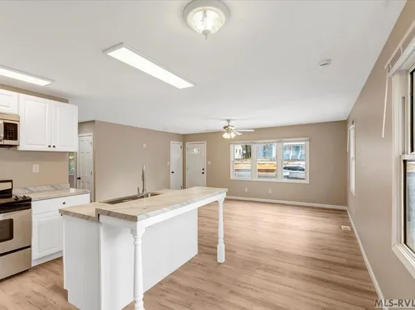 312 Hutcheson Ave, Chase City, VA 23924