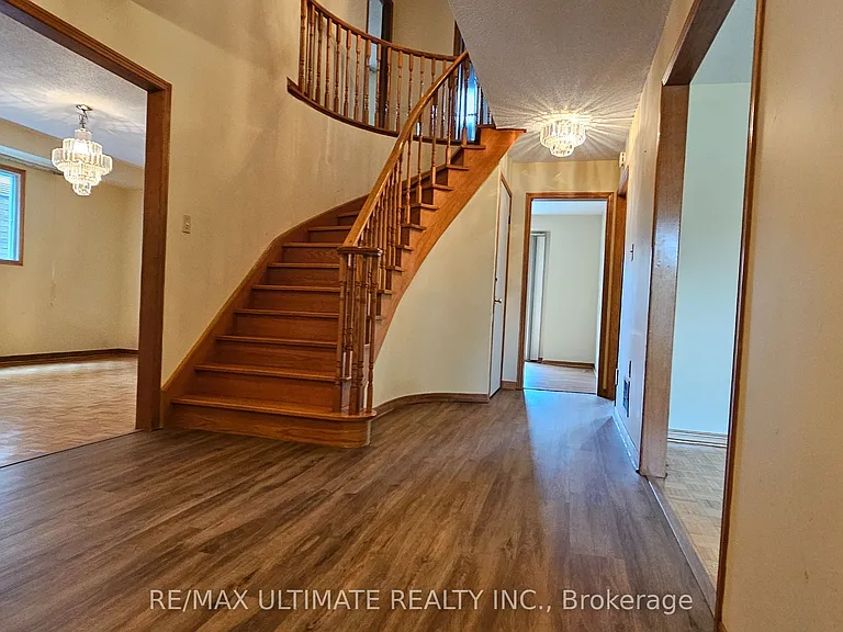 1282 Dexter Cres #MAIN FLOOR — Photo 16
