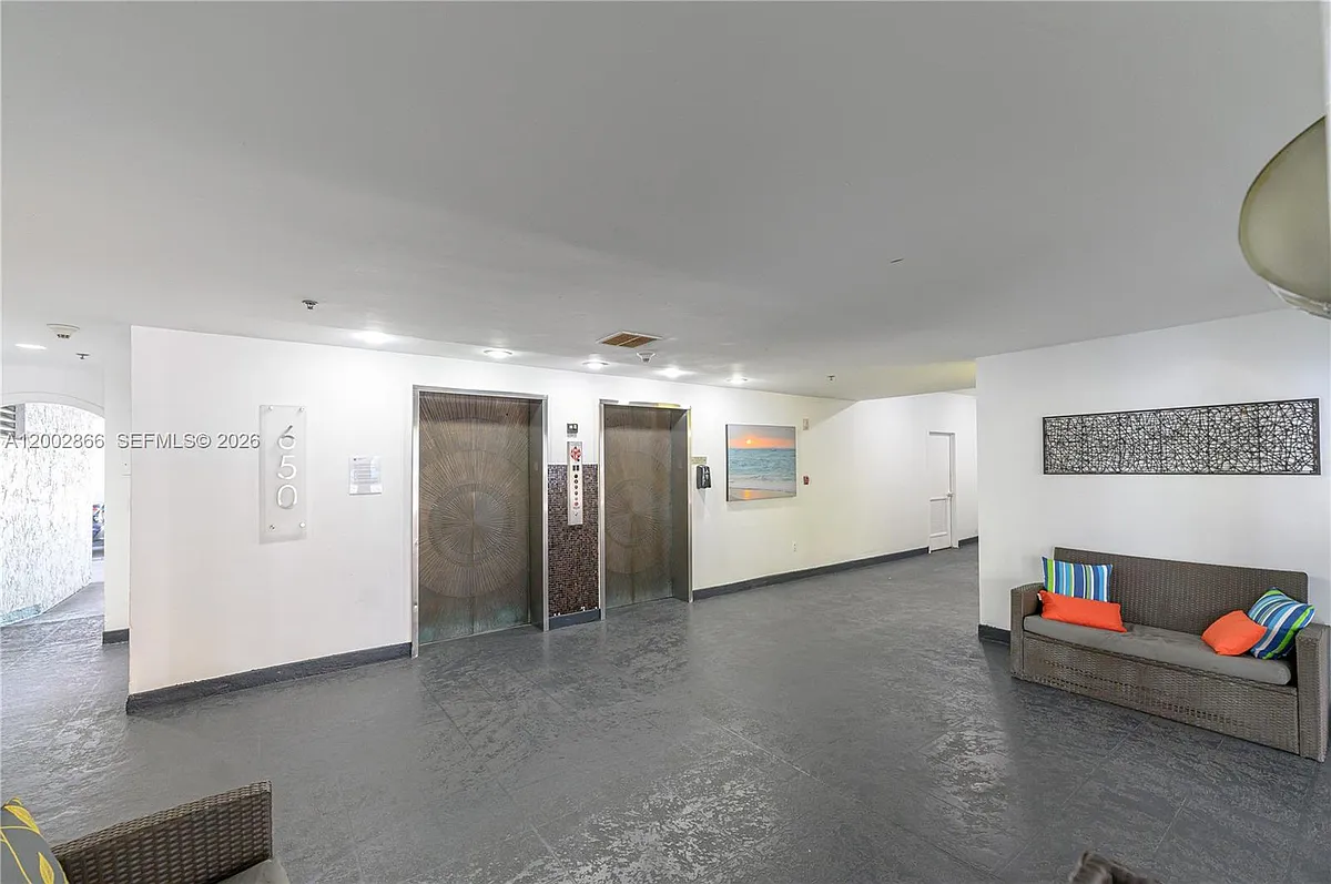 Building Photo - 650 NE 64th St #G510