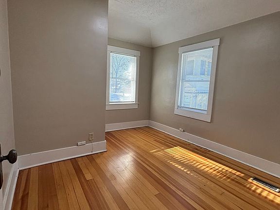 4th image of 307 N 41st Ave