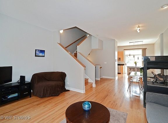 3rd image of 1725 W Belmont Ave #F