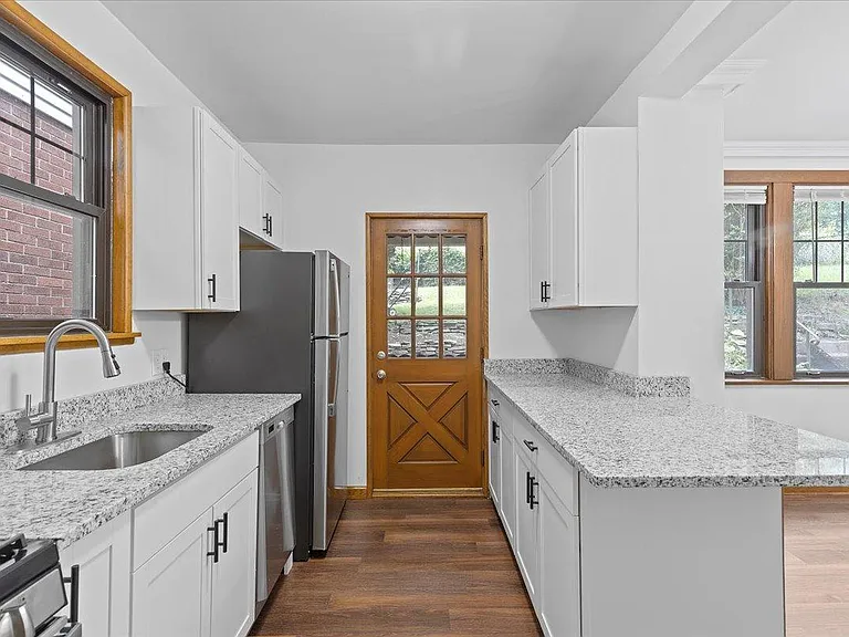 3033 Brentwood Ave — Photo 11