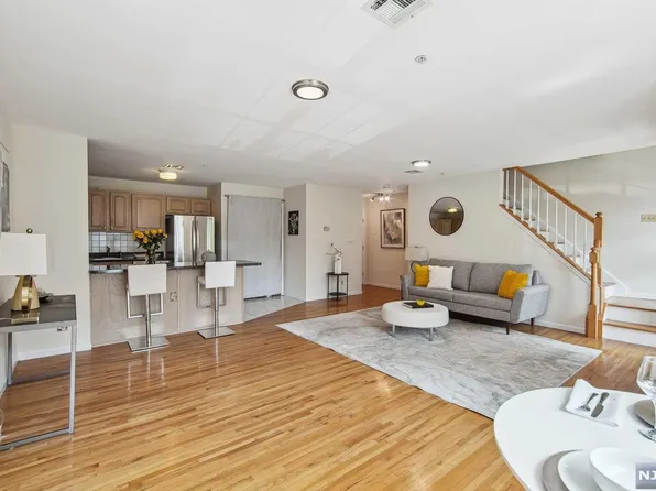 82 Union St #A13, Newark, NJ 07105