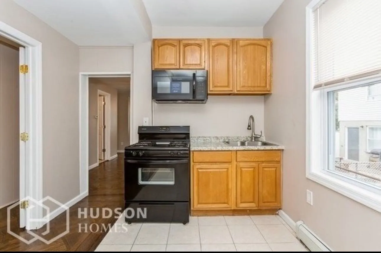 2 bed, 900 sqft, $2,350 — Photo 4