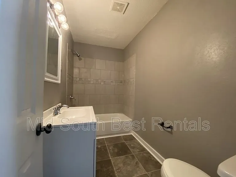 341 Fields Ave — Photo 5