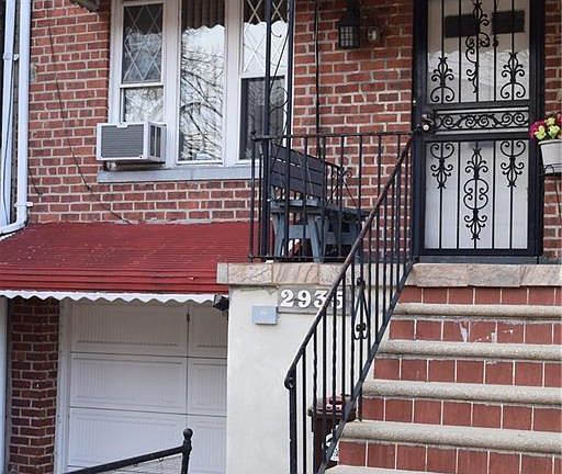 3rd image of 2935 Lurting Ave