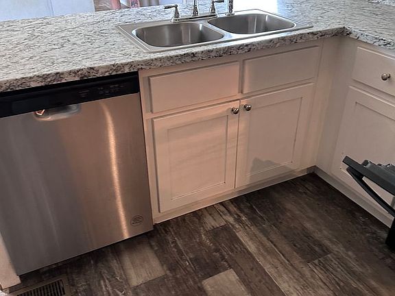 5th image of 241 E Laurel Ln