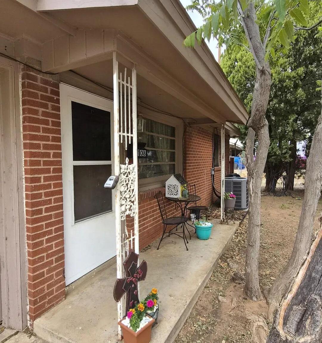 2 bed, 1.0 bath, 882 sqft, $800 — Photo 1