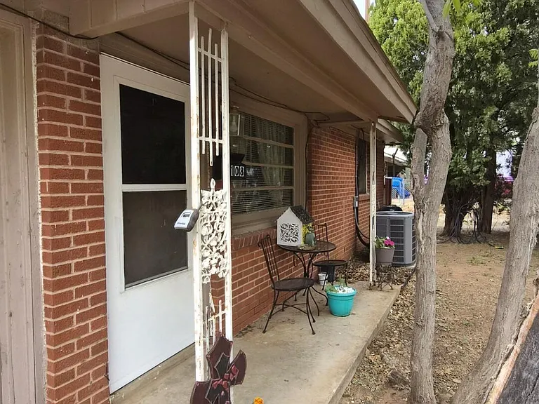 6108 Avenue W — Photo 1
