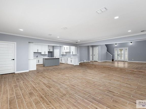 4th image of 829 W White Ave