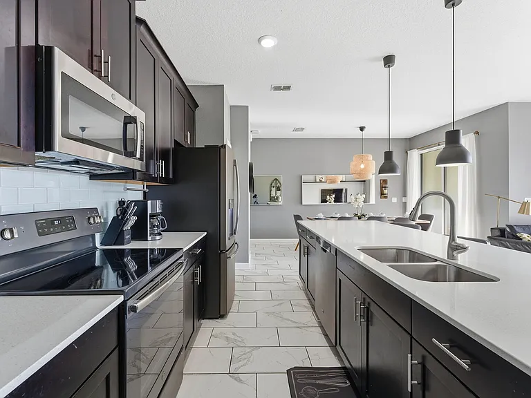 Stinger Dr — Photo 18