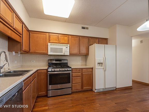 5th image of 5055 Madison St Unit 406