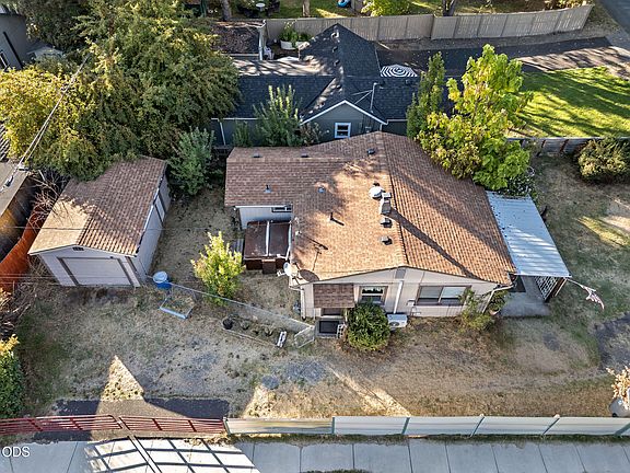 3rd image of 901 NW D St