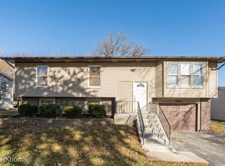 672 Londonberry Ln, Bolingbrook, IL 60440