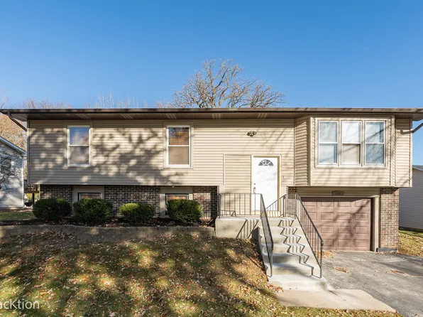 672 Londonberry Ln, Bolingbrook, IL 60440