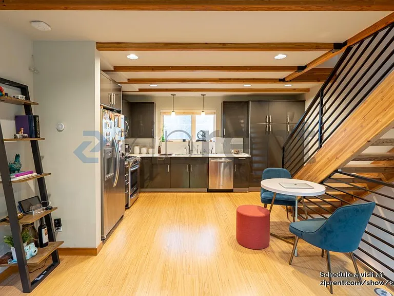 215 24th Ave E #D — Photo 12