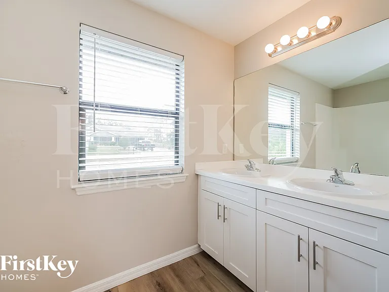 3008 45th St SW — Photo 12