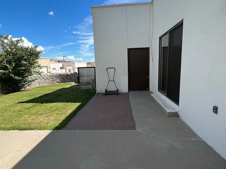 3390 Majestic Rdg — Photo 22